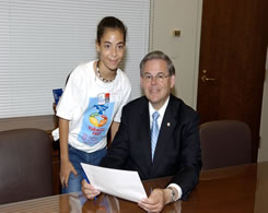 Senator Menendez visits with Kiara Robertson, a 5th grade student from Bloomfield, who won the New Jersey Tar Wars poster contest.style=
