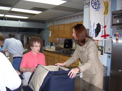 Congresswoman Hart helps out at the Meals on Wheels program at Elfinwild Church, which has been serving the Glenshaw-Etna-Ross-OHara area for 23 years. To volunteer call 412-486-8000.