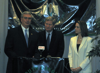 Senator Tim Johnson with EPA Administrator Stephan Johnson and Representative Stephanie Herseth at the South Dakota Corngrowers 
