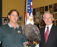 Sen. Sessions meets with Challenger, a rescued bald eagle