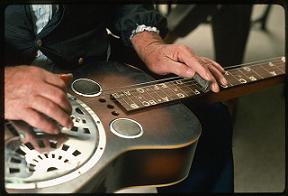franklin_adkins_playing_the_dobro