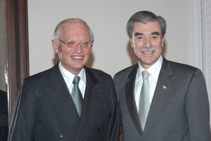 Euuropean Union Vice President Gnter Verheugen and Secretary of Commerce Carlos M. Gutierrez at meeting November 10 in Washington.