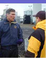 Inslee learns about the steam-injected Wyckoff clean up from an Army Corp of Engineers site manager.