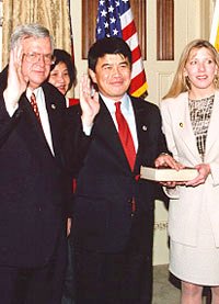 Congressman David Wu is sworn in by House Speaker Dennis Hastert