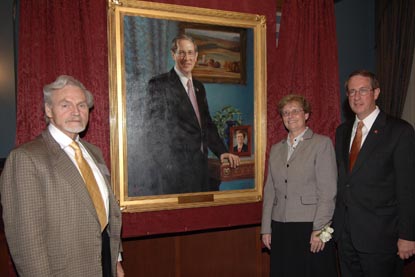 Picture: Rep. and Mrs. Goodlatte with portrait artist Dean Paules of Pennsylvania. (September 25, 2007) 