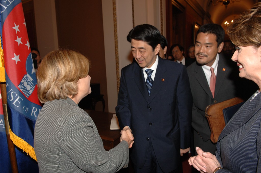 Ranking Member Ros-Lehtinen greets Japanese Prime Minister Shinzo Abe as House Speaker Nancy Pelosi looks on