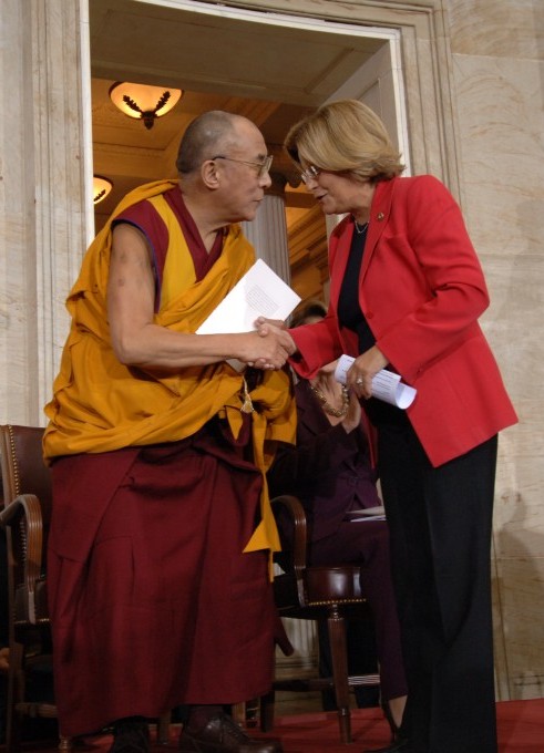 Ranking Member Ros-Lehtinen congratulates His Holiness the 14th Dalai Lama of Tibet during the Congressional Gold Medal Ceremony