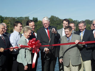 thumbnail image: Congressman Davis and Senator Bunning cut the ribbon on the new Carrollton Wastewater Plant