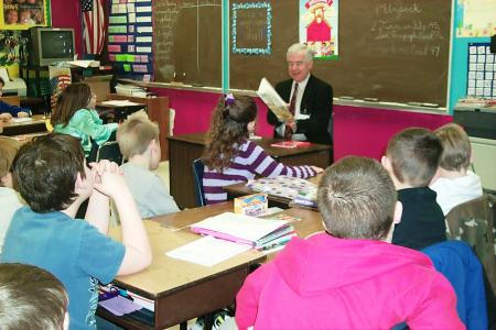 Rahall speaks to a group of students at Greenbrier Elementary