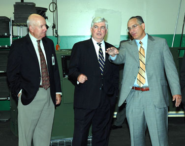 Senator Dodd tours Fermont&#039;s generator manufacturing operations.