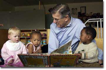 Congressman Pete Stark reading aloud to preschoolers