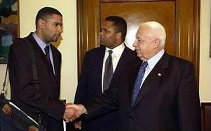 Congressman Jesse L. Jackson, Jr. introducing his Chief of Staff Kenneth Edmonds to Israeli Prime Minister Ariel Sharon