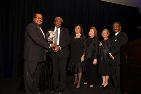 Ralph B. Everett, President and CEO of the Joint Center for Political and Economic Studies, presents the organization's Louis E. Martin Great American Award to House Majority Whip James E. Clyburn, D-S.C. Looking on are some members of the Joint Center's Board of Governors: The Honorable Joyce London Alexander, U.S. Magistrate Judge, U.S. District Court of Massachusetts and chair of the Board of Governors; Norma Ketay Asnes, Jacqulyn C. Shropshire, and Larry D. Bailey. The award was presented at the Joint Center's Annual Dinner on April 8 in Washington. 