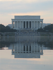 photo of the Lincoln Memorial at dusk
