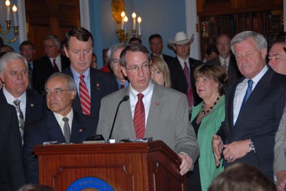 picture: Ranking Member Goodlatte voices his support for American agriculture at a press conference. (July 24, 2007)