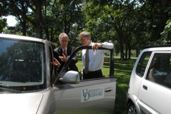 Senator Carper checks out electric cars