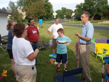 Rep. Paulsen meets with constituents for National Night Out 2010