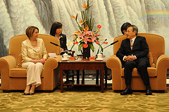 Meeting with Liu Yungeng, Chairman of the Shanghai Municipal People's Congress