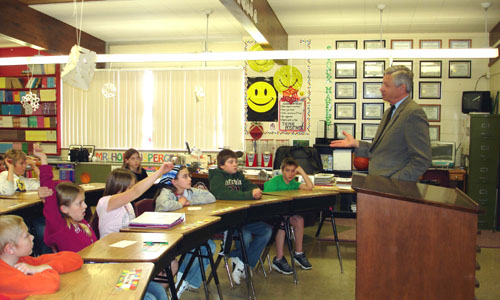 Rep. Petri speaks to 5th Grade class