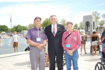 Rodney Greets Veterans at WWII Memorial