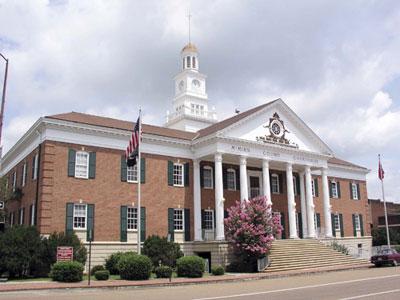 Photo of exterior of McMinn County Courthouse