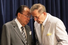 Chairman Inouye and Vice Chairman Stevens at Fuel Economy Compromise Press Conference