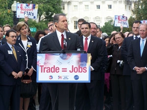 Herger speaks at rally for job-creating free trade (2008)