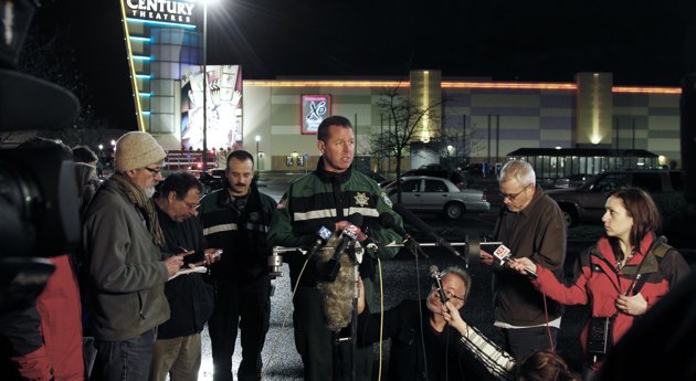 3 people dead, including gunman, in shooting at Oregon mall