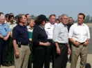 Herger with President Bush, Governor Arnold Schwarzenegger, and Senator Dianne Feinstein