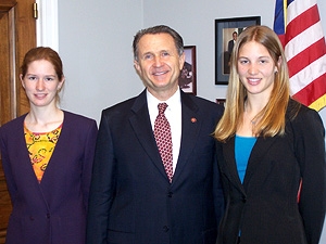 Herger meets with Philomena Walsh and Emily Sutton of the 4-H Club (2007)