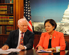 Congresswoman Mazie Hirono and Chairman James Oberstar discuss infrastructure with the Hawaii Institute for Public Affairs.