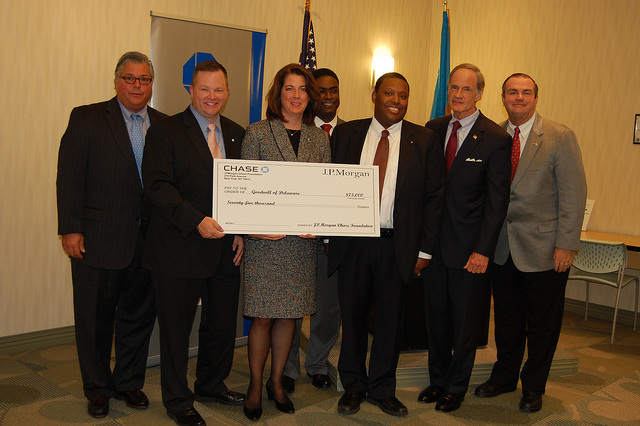 Sen. Carper joins members of Chase Bank to announce a grant benefiting Goodwill Delaware