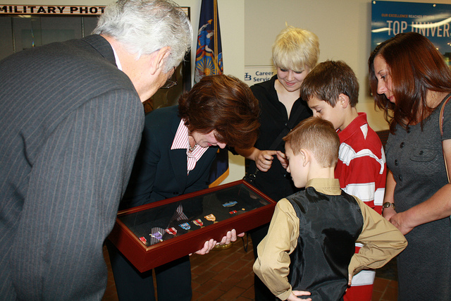 Rep. Hochul presents medals to family of WWII veteran