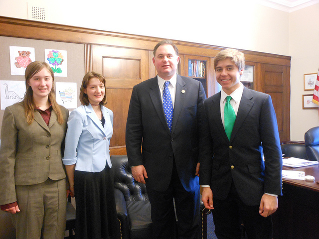 Congressman Guinta with members from 4-H NH