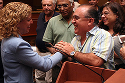 photo, Rep. Wasserman Schultz discussed the benefits of the American Recovery and Reinvestment Act with her constituents at a town hall meeting in Weston, April 2009.