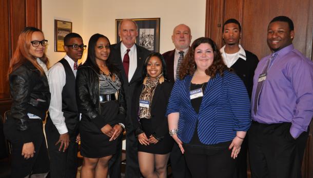 Senator Coats with Close Up Students
