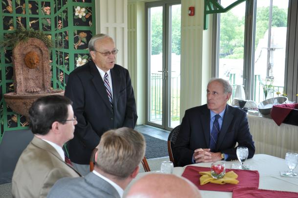 Senator Coats Meets with Local Leaders and Business Owners in Wabash