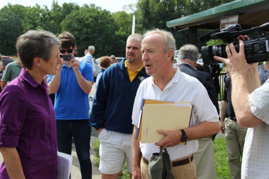 Rep. Frelinghuysen welcomes Secretary Jewell to the Great Swamp