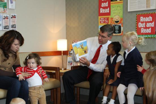 Paulsen Reads to Children During Visit to Local Reach Out and Read Program