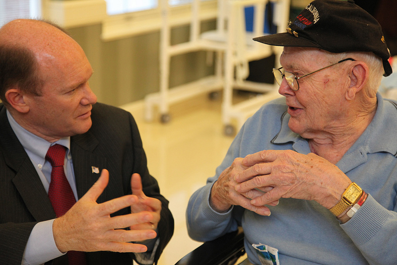 Senator Coons talks with veteran Thomas Morris