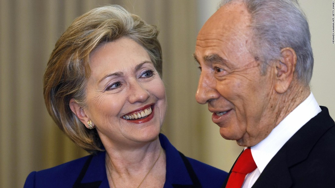 Israeli President Shimon Peres meets with Clinton at the president&#39;s residence in Jerusalem on March 3, 2009. 