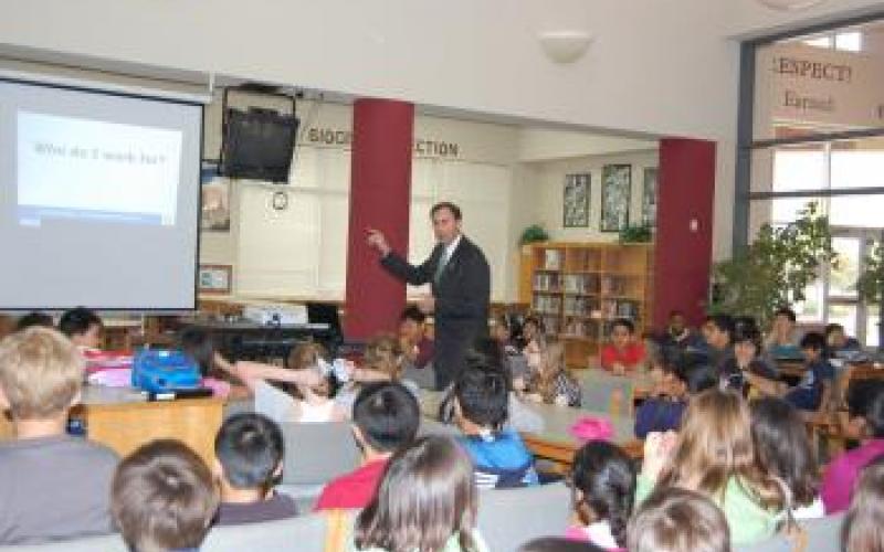 Congressman Olson visits Fort Settlement Middle School in Sugar Land, Texas