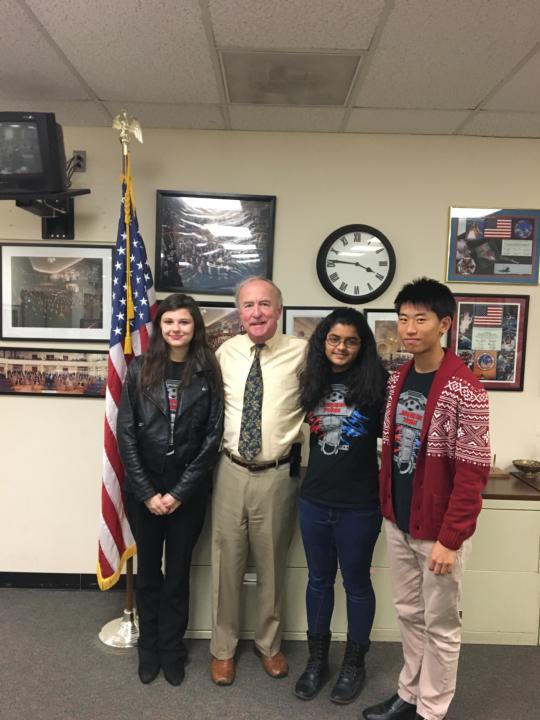 Rep. Rodney Frelinghuysen meets with Wayne students, winners of the Congressional App Challenge 