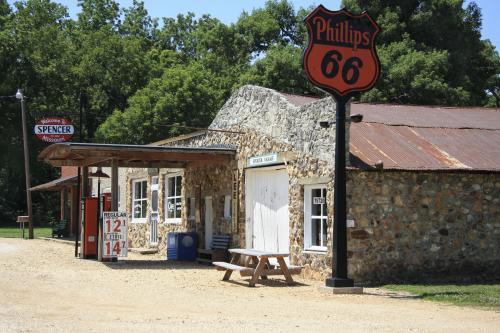 Lawrence County- Route 66 Gas Station