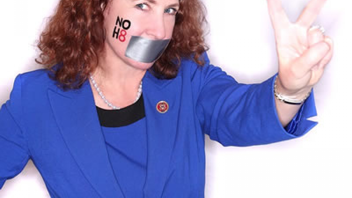  Elizabeth participates in the annual NOH8 (“No Hate”) campaign to demonstrate her support for LGBT marriage and gender equality.