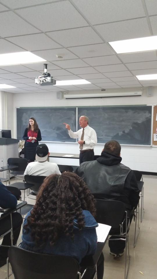 Rep. Frelinghuysen meets with William Paterson University students