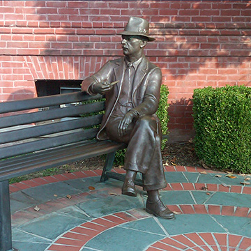 Photo of sculpture of Faulkner on bench in Oxford, MS