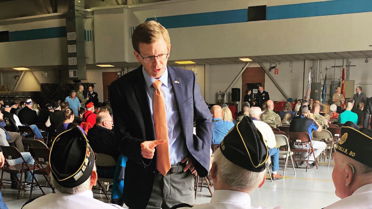 Rep. Johnson meets with Veterans during Midwest Honor Flight