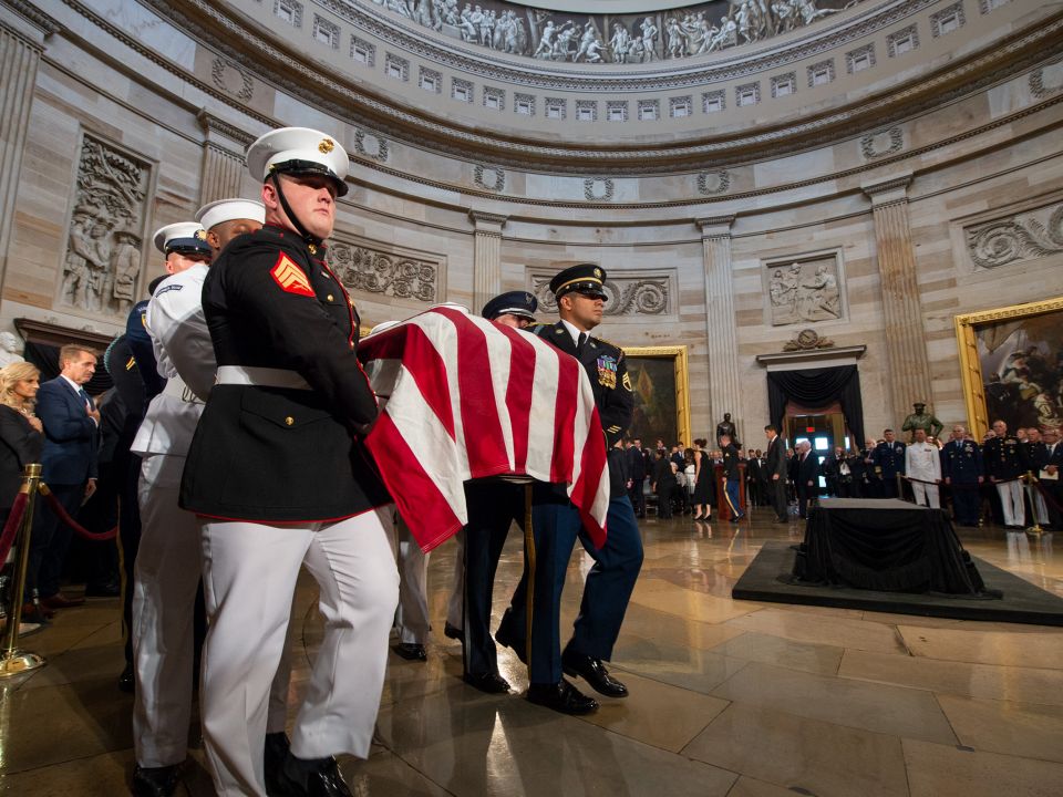 Soldiers carrying casket in U.S. Capitol Rotunda
