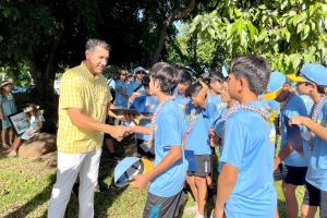 Congressman Kahele greets members of the Honolulu Little League Team
